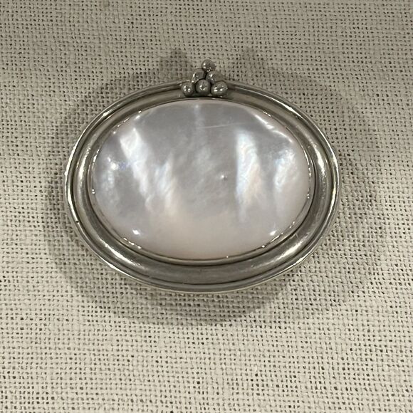 Unbranded Jewelry - VTG Silver Tone Mother Of Pearl Brooch Pin With Hook Wedding Party Anniversary